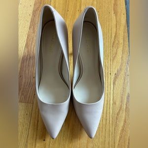 Nine West beige pumps size 8.5. Great used condition.